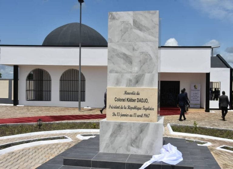 Doufelgou : un Mausolée inauguré en l’honneur du feu Col.…