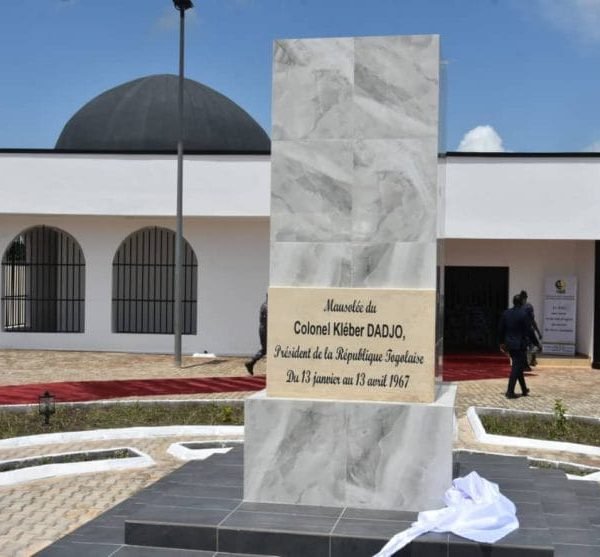 Doufelgou : un Mausolée inauguré en l’honneur du feu Col.…